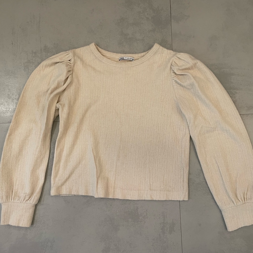 Puffy shoulder sleeves oyster white sweater